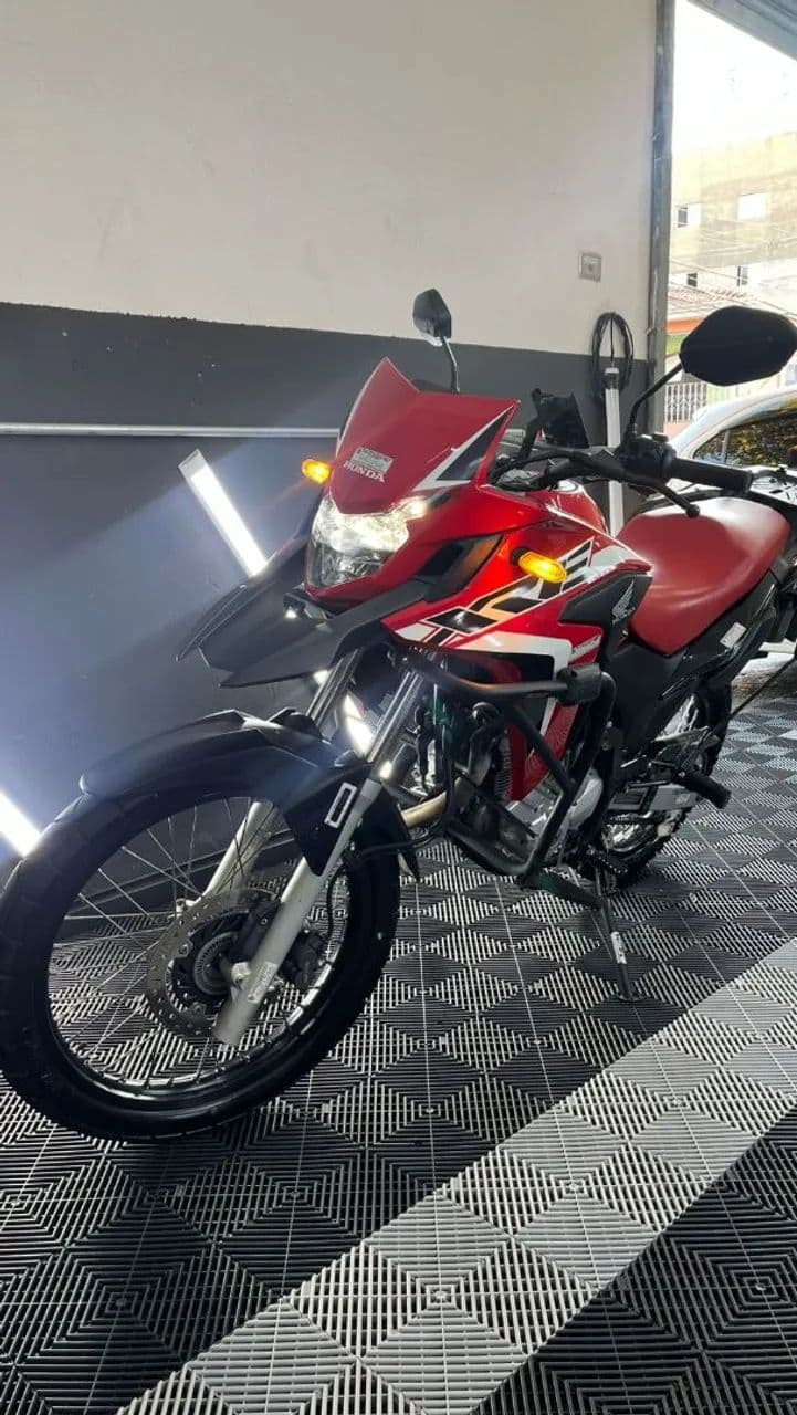 Moto de garagem 