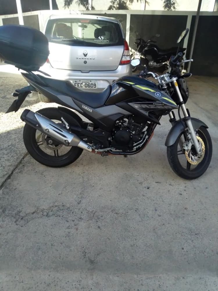 moto segundo dono, bem conservada