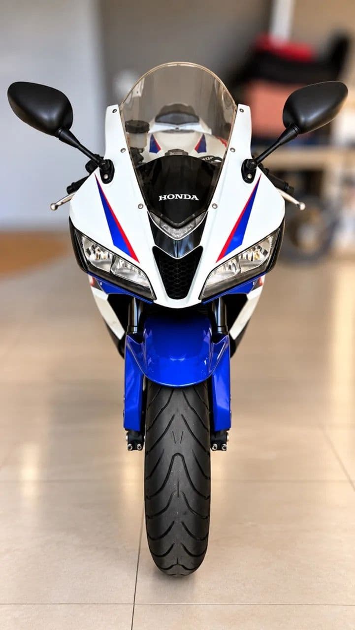 CBR 600 RR impecável. 