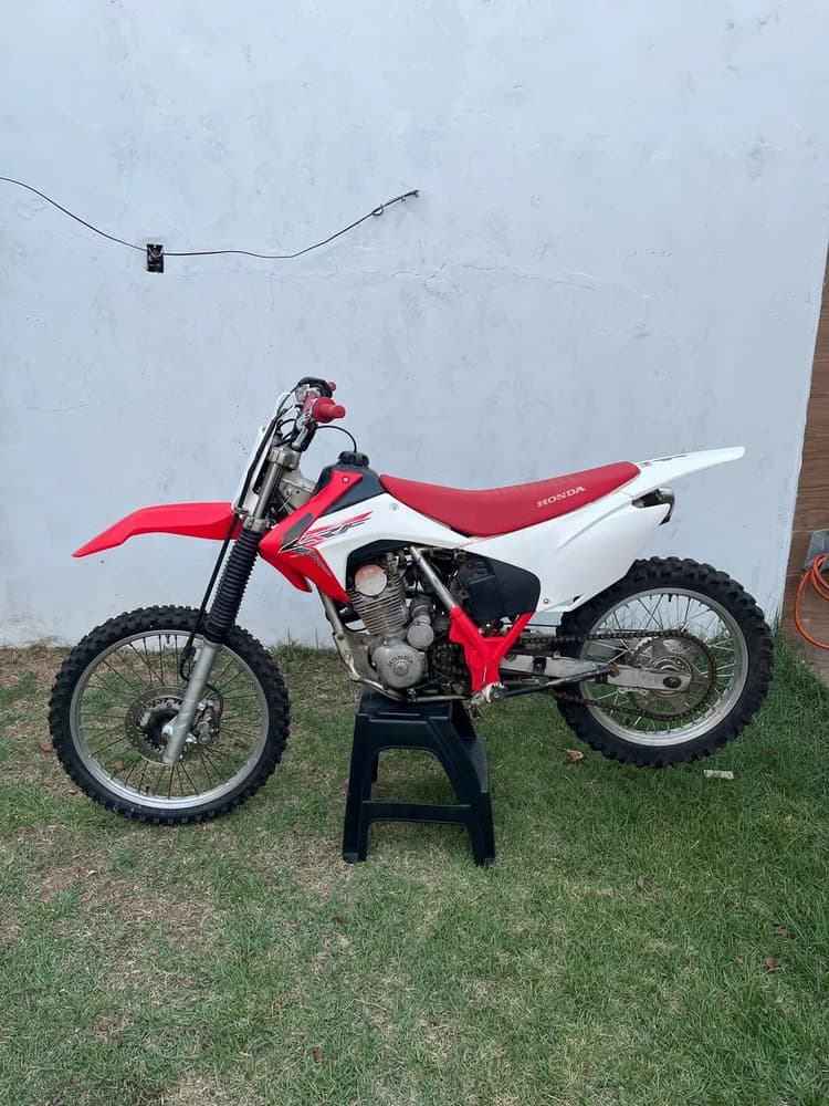 XR 200R com roupa CRf230