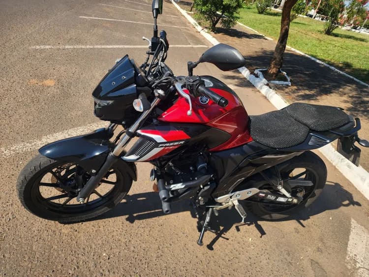 Fazer 250 vermelha 