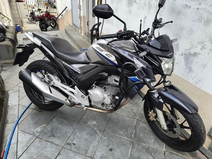 Cb 250f filé 