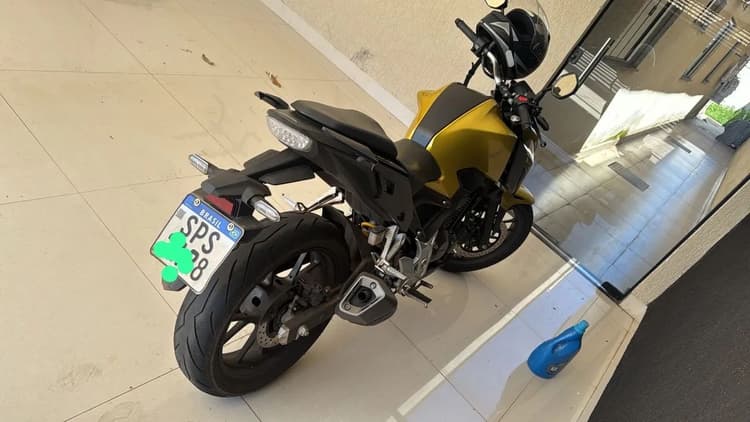 Cb300F 2024 Dourada 
