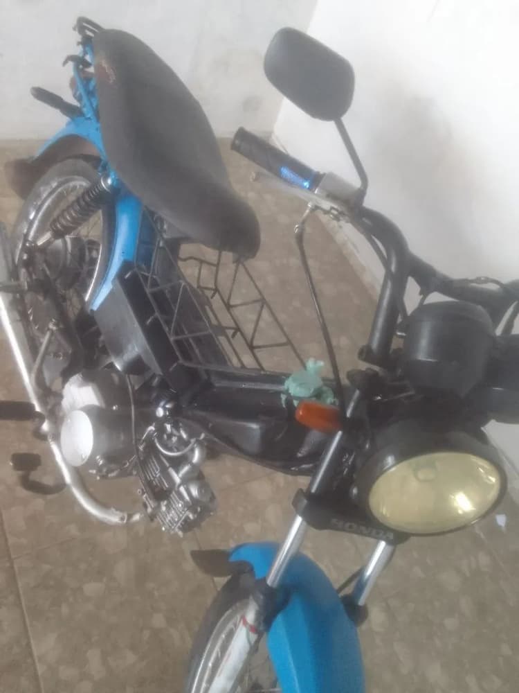 Vendendo uma excelente moto 