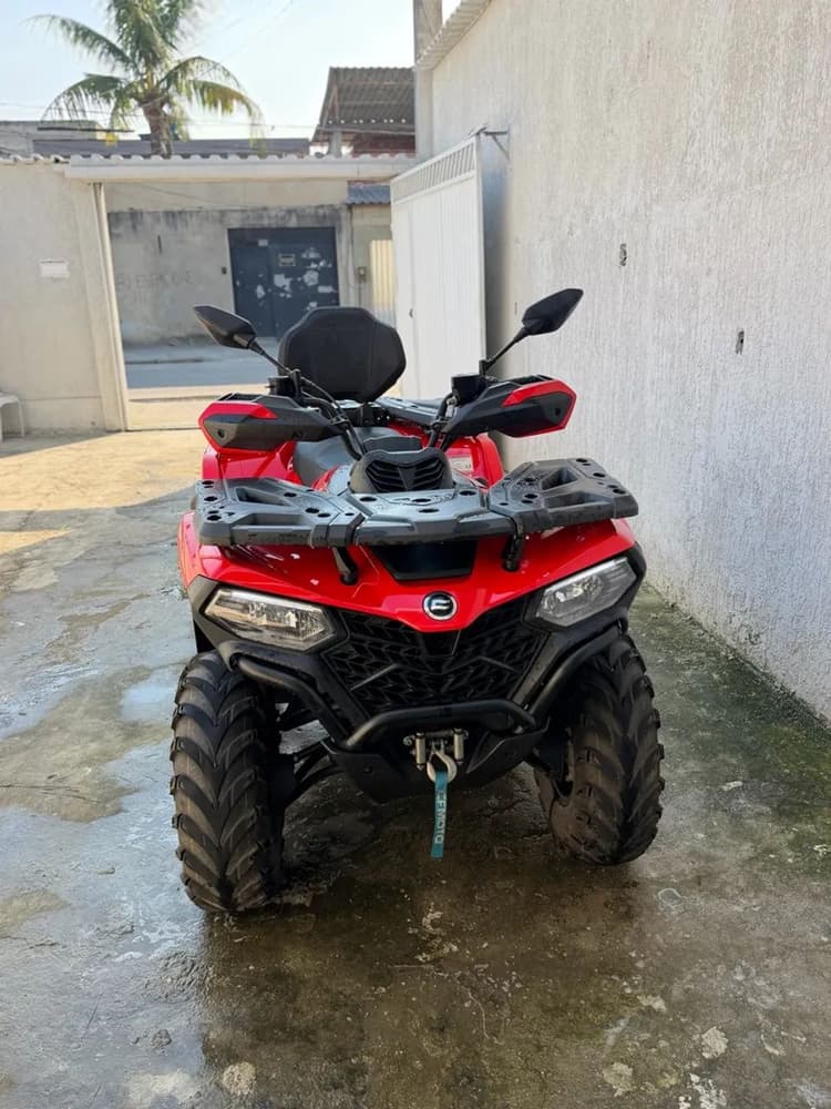 Quadriciclo C force 