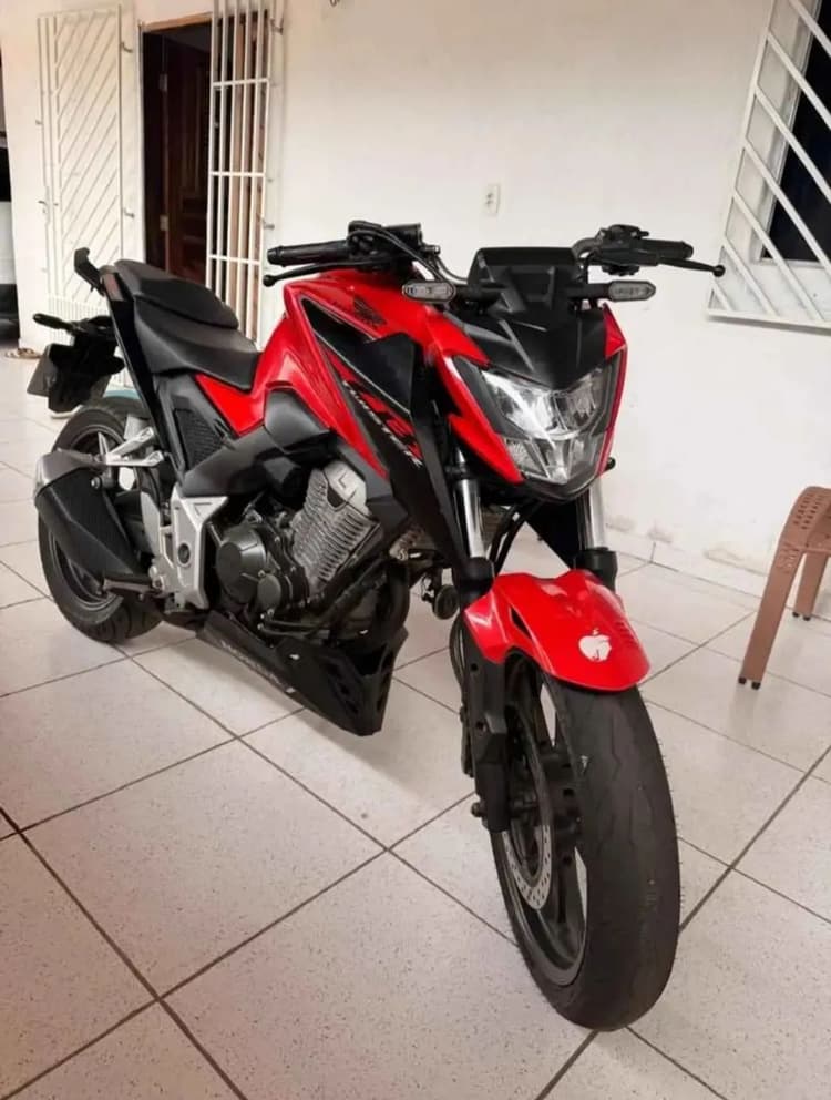 2023 CB 300F