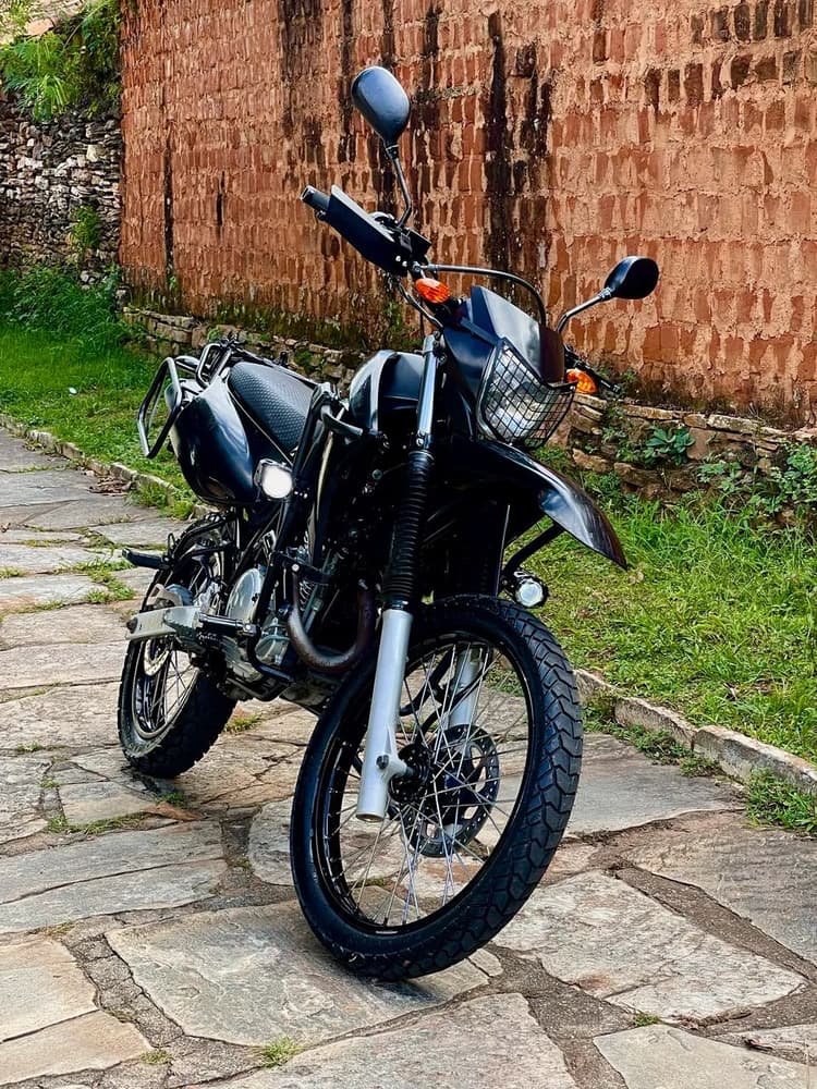 Lander repleta de acessórios, bem cuidada 