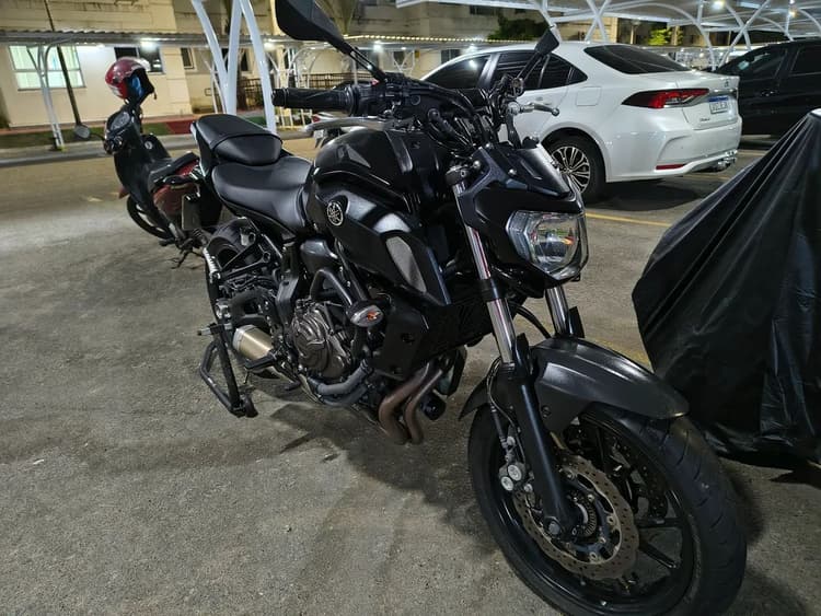 Yamaha Mt-07 preta