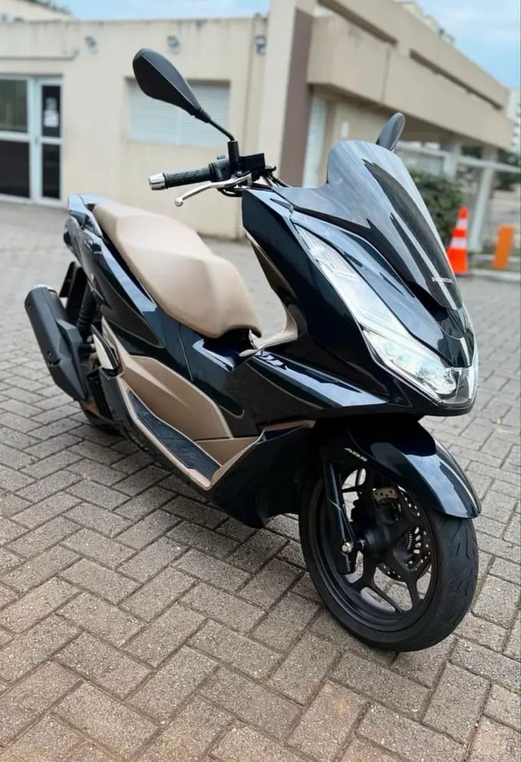 PCX DLX 2025