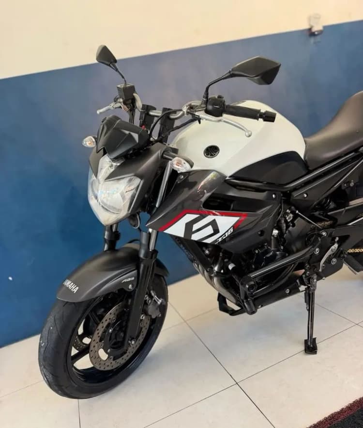 XJ6 2015 / COM UMA OPORTUNIDADE DE PARCELAMENTO 