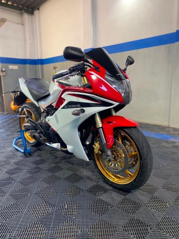 Cbr600f em ótimo estado. 