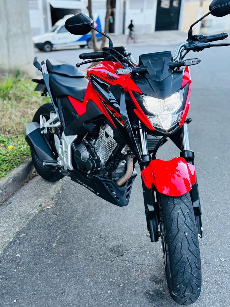 CB 300F Twister