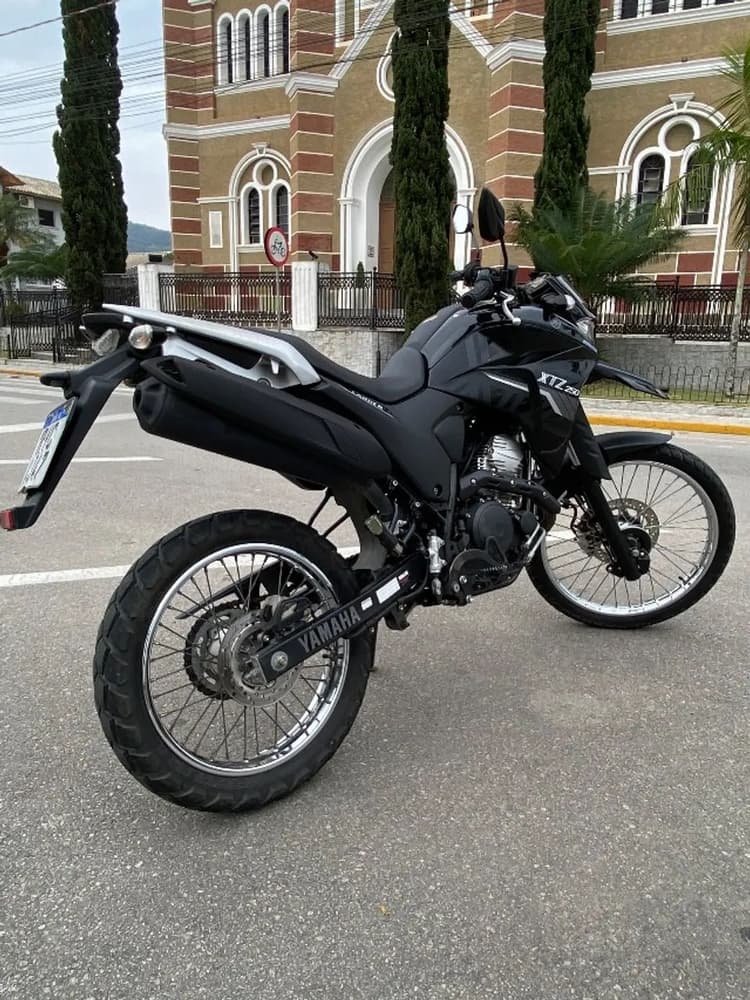 XTZ LANDER 250 PRETA FILÉ