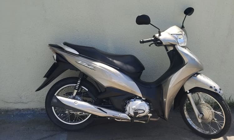 Moto Biz de conservada