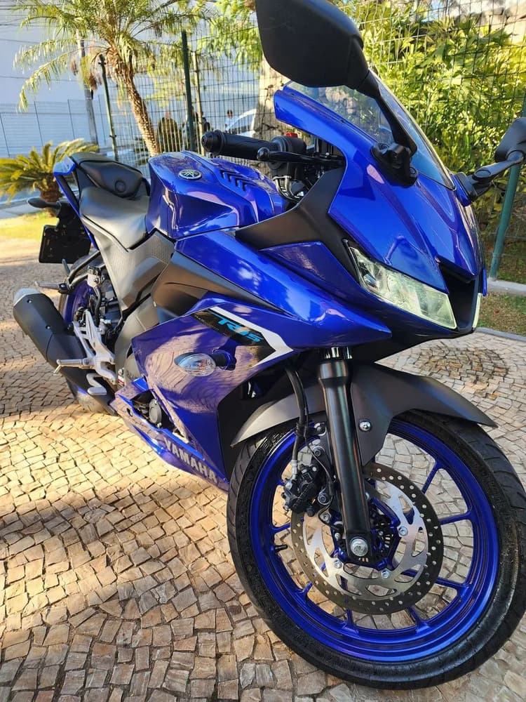 Yamaha R15 