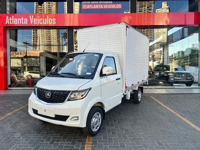 Conheça o Effa V21 equipado com Baú Zero KM