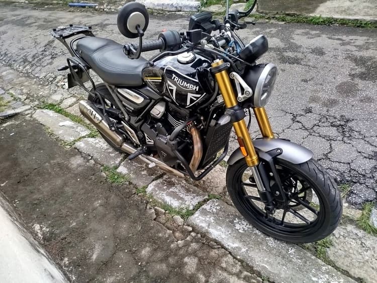 Triumph speed 400