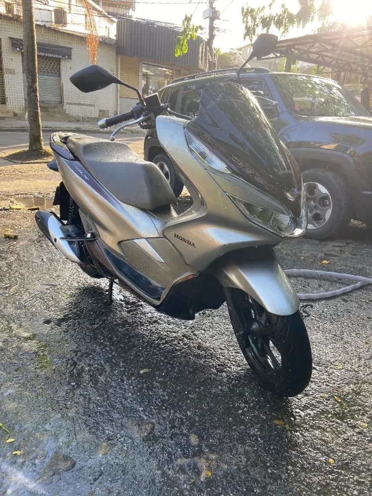 Pcx dlx 2022 