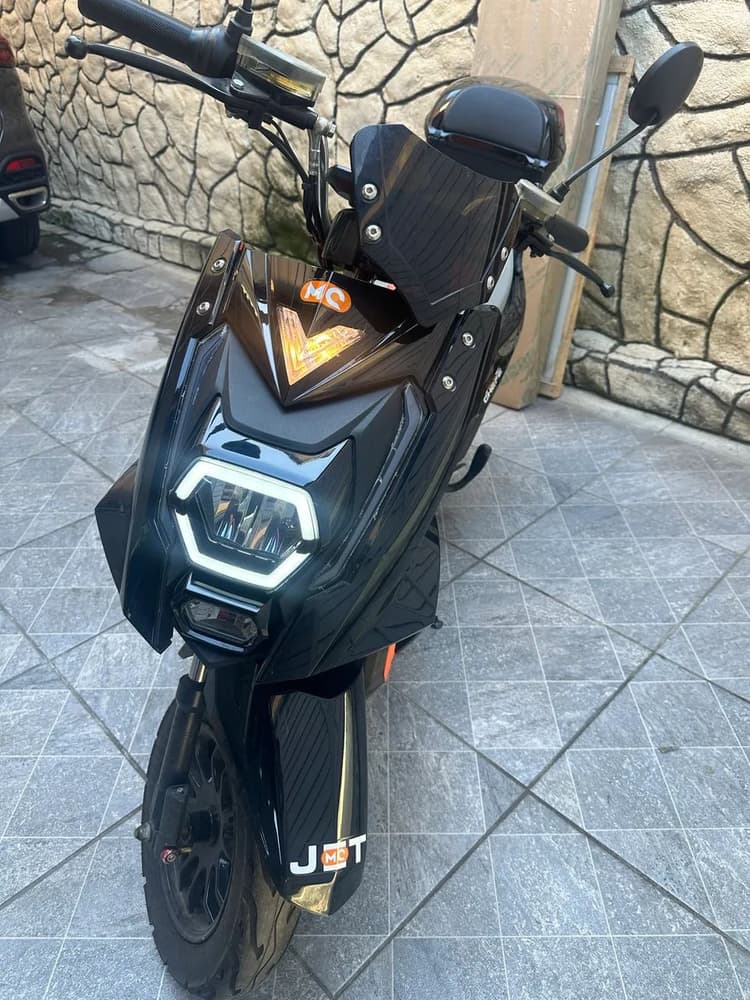 Scooter elétrica 