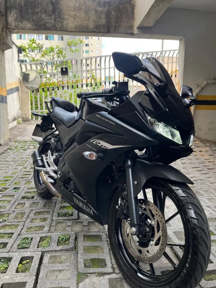 Yamaha YZF R15 ABS