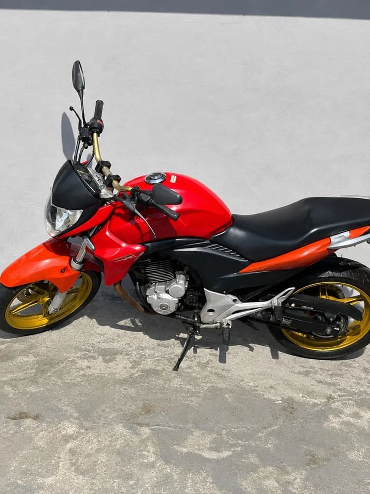 Vem nela cb 300r 