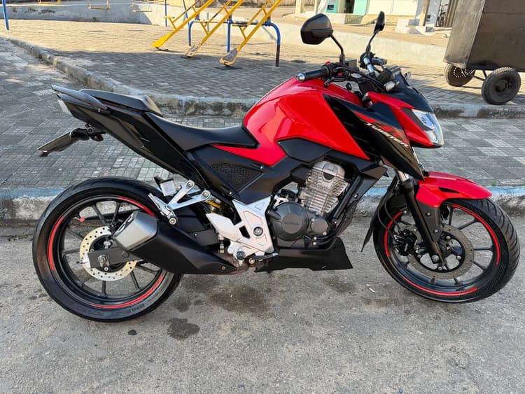Honda Cb 300f