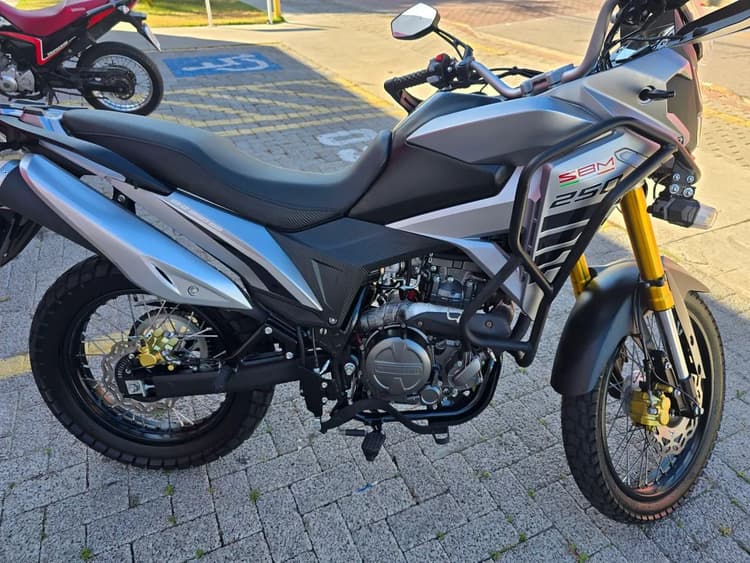Moto muito nova