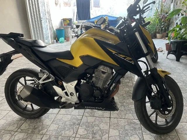 Honda CB 300F Twister 2024 - Único Dono