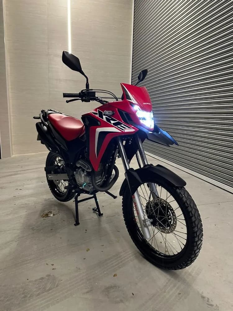 XRE 300 2023