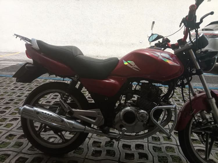 Suzuki yes Bem conservada 