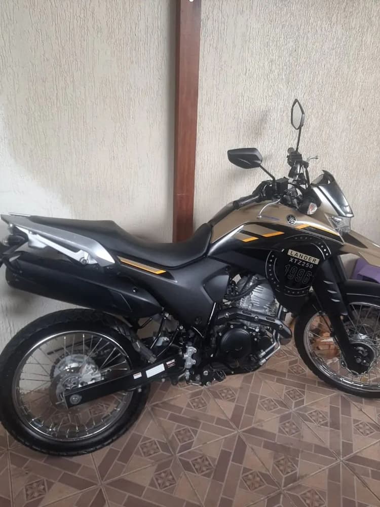 Vendo Lander 250 , muito conservada!!