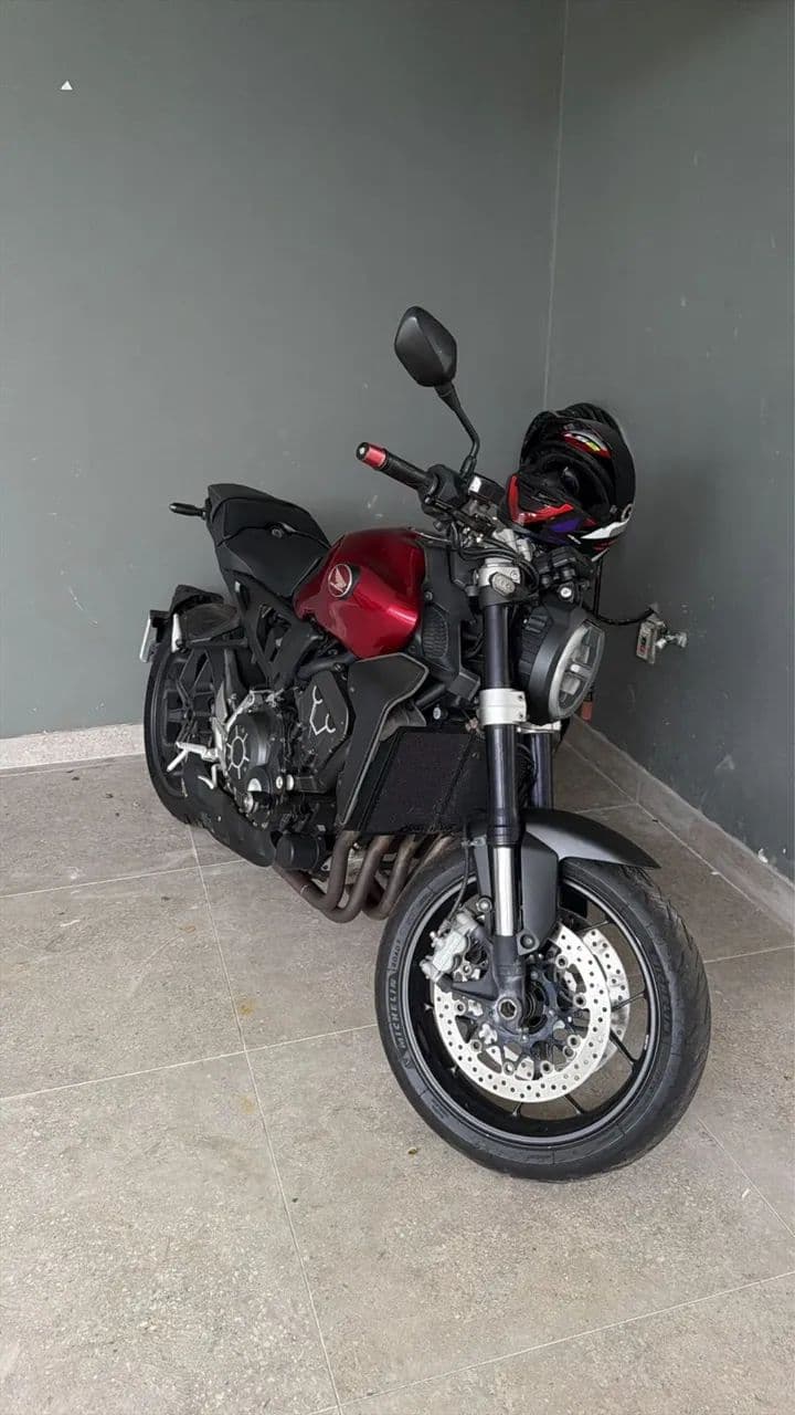 CB 1000 