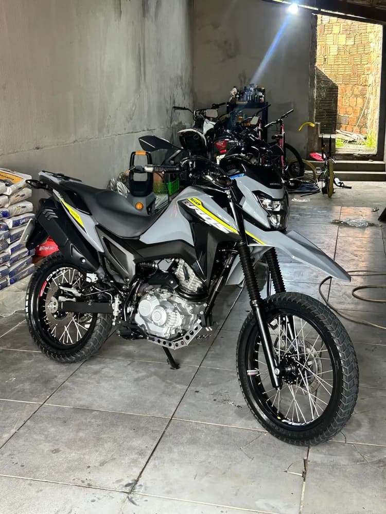 Bros 160 em estado de zero 