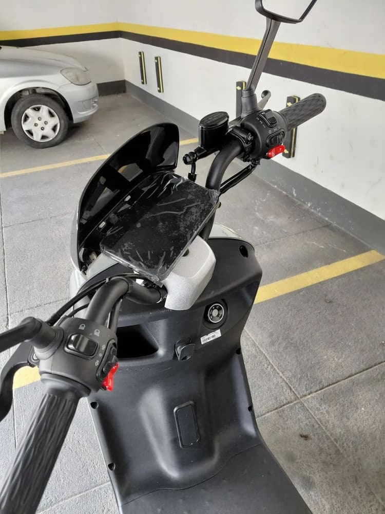 Scooter  elétrica  nova