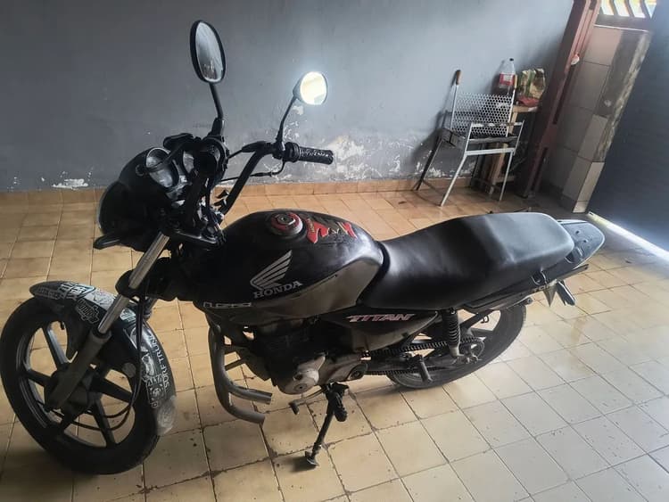 Titan pra trabalhar 