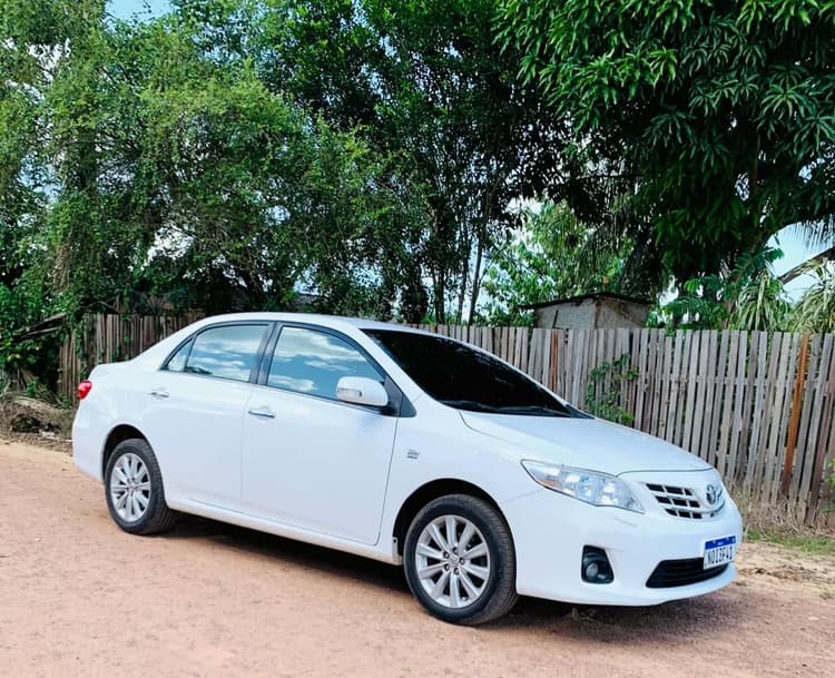 Toyota Corolla Altis 2.0 Flex 16V Aut. 2013