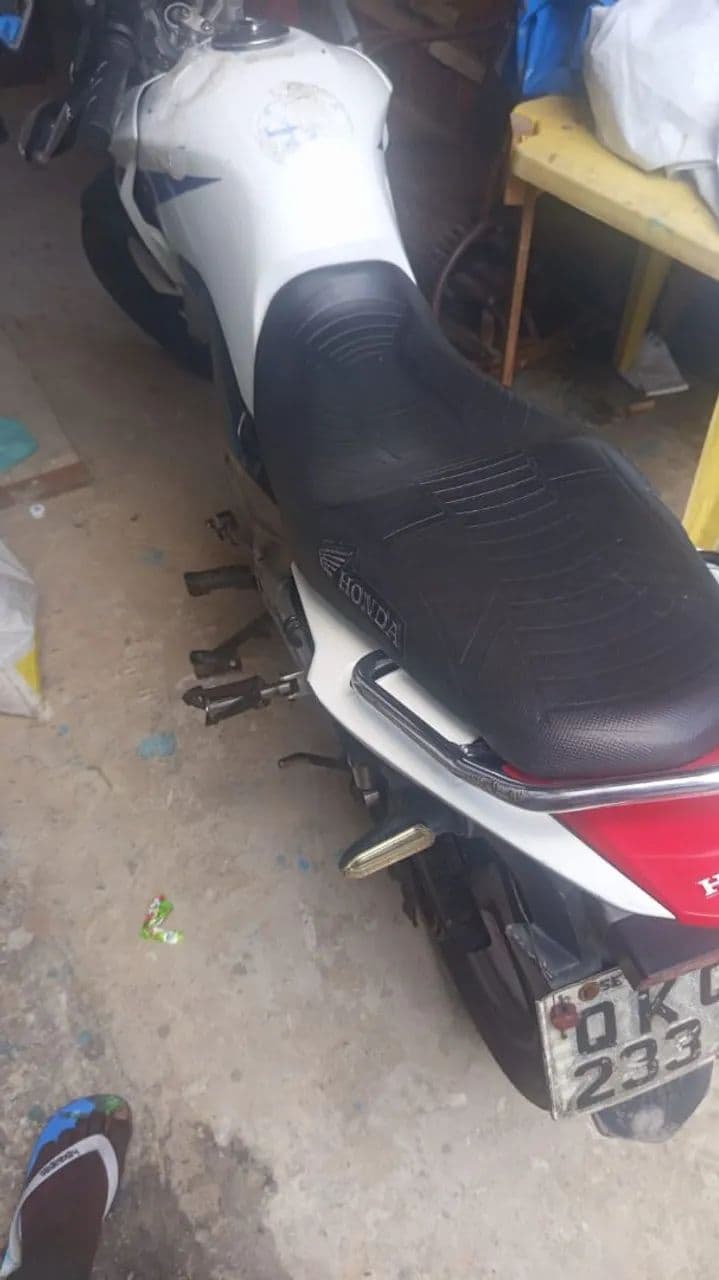 Vendo 150 tinta 2015