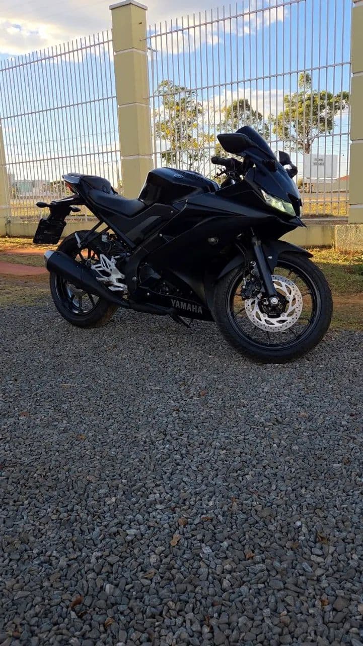Yamaha R-15 ABS