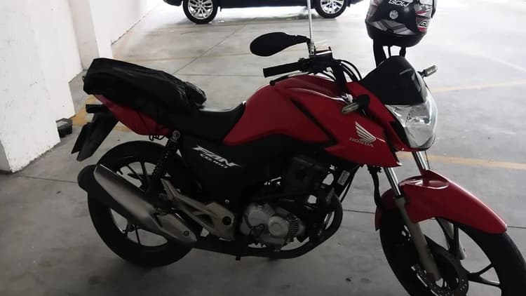 Moto nova bem conservada fan 24 