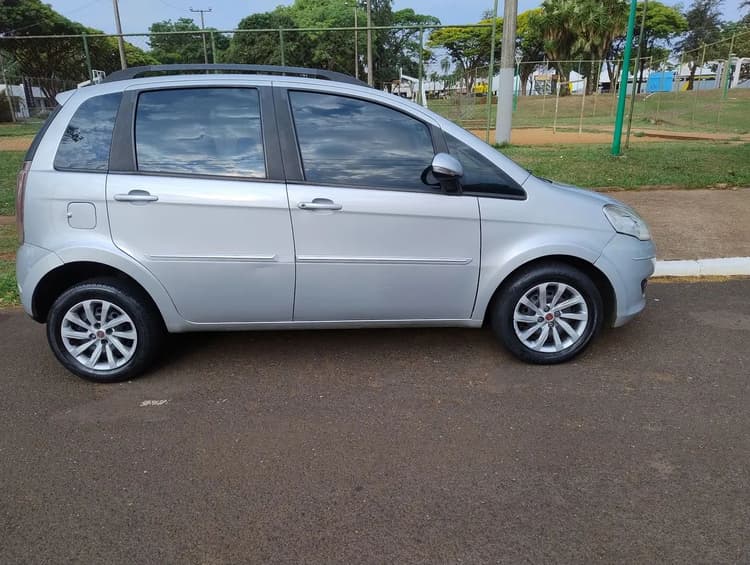 Fiat Idea Attractive 1.4 Fire Flex 8V 5P 2013