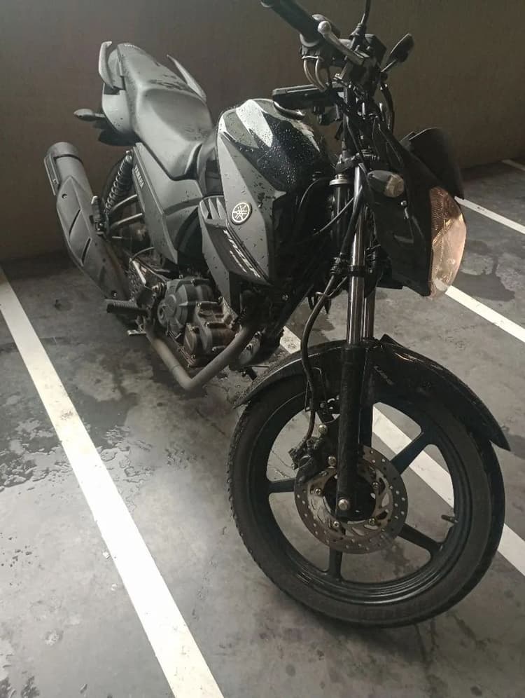 Moto fazer 150 com apenas 4200 km rodados .