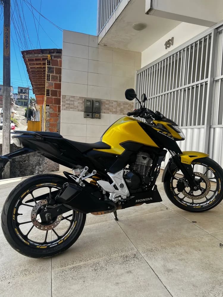 CB Twister 300F Muito nova 
