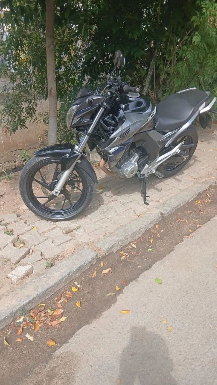 Vendo CB Twister 