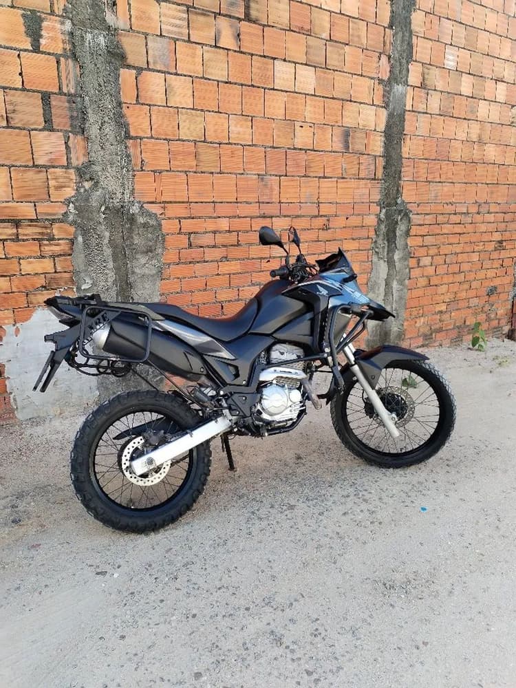XRE 300 2023