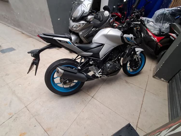 YAMAHA MT03