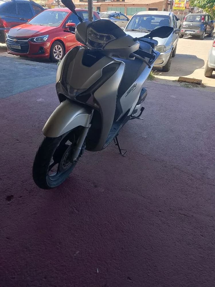 Vendo moto Sh150i.