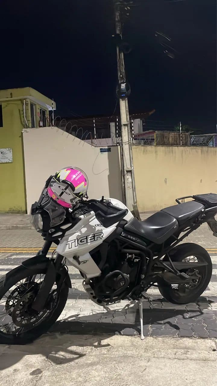 Tiger muito nova 