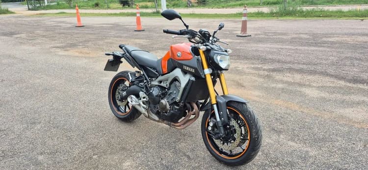Vendo MT09 laranja 2014/15