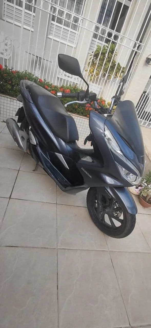  Vendo Honda PCX Só vendo não troco 