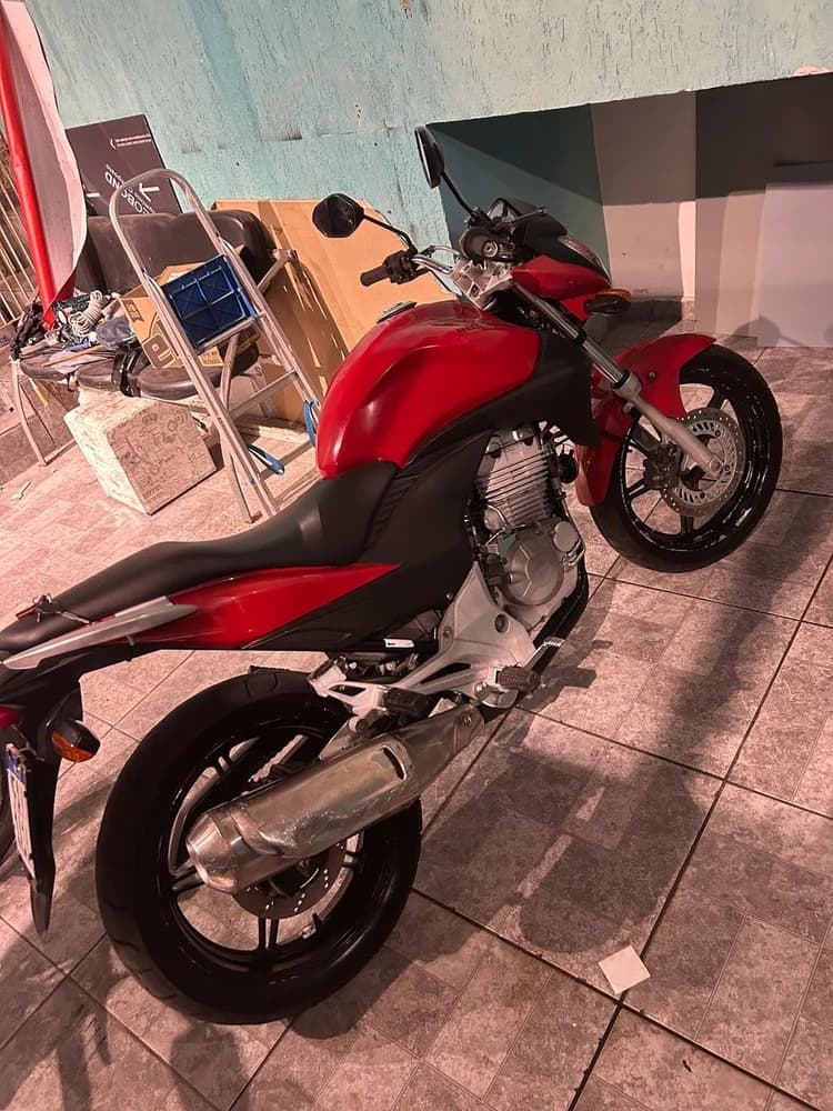 Cb 300 vermelha 